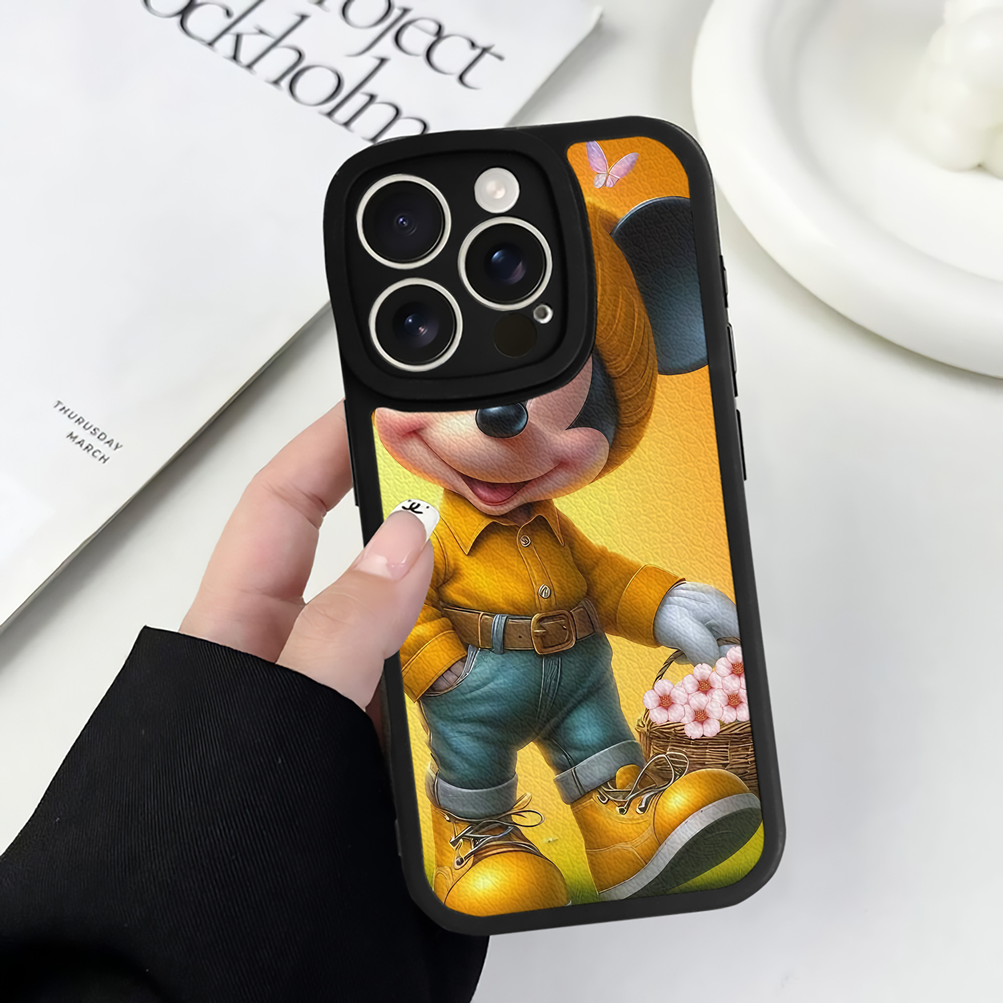 （画像用） ミッキーマウス Mickey Mouse 【iPhone 16シリーズ対応】シリコンスマホケース（レザー調） 材質：シリコン